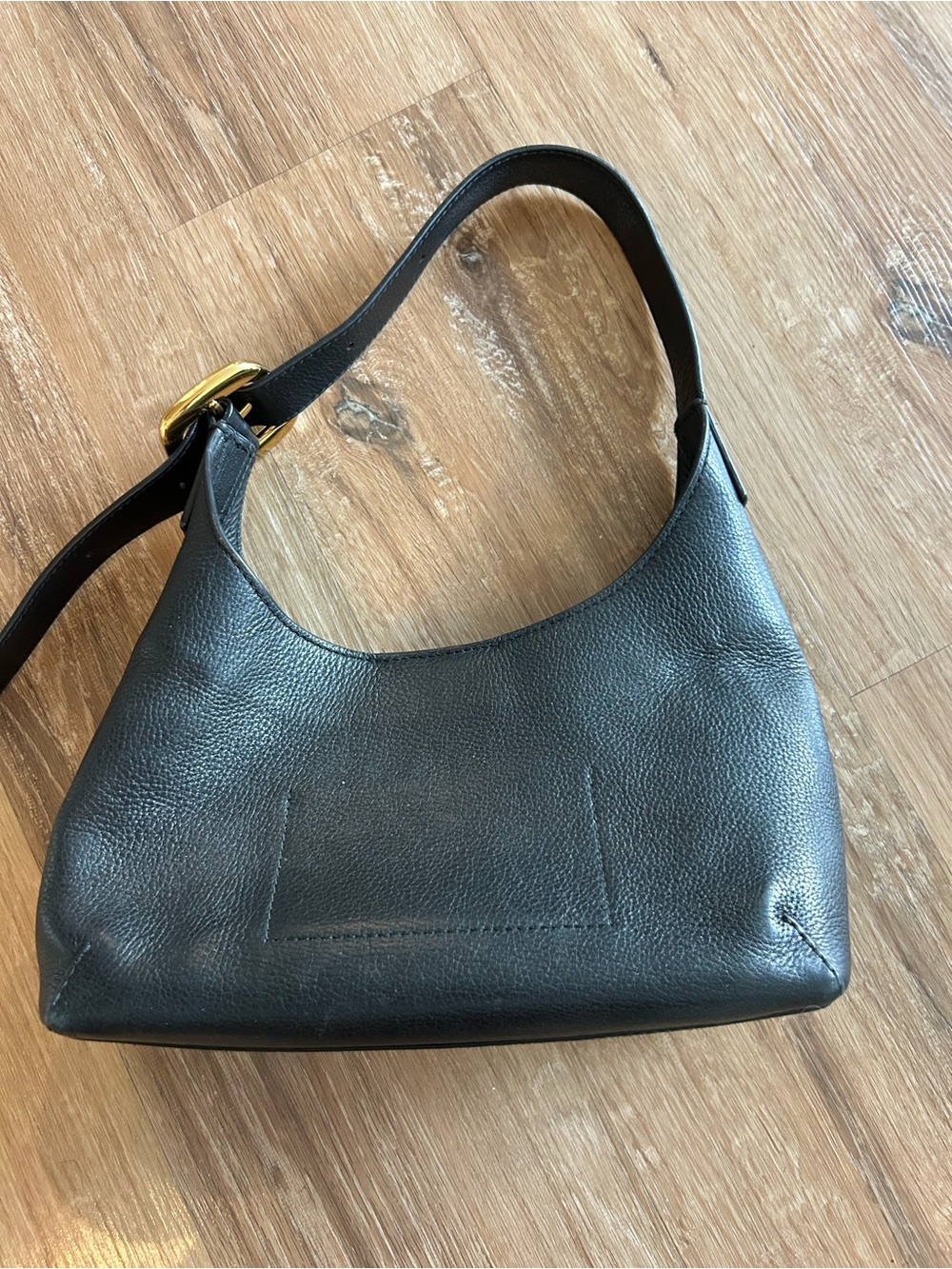 Madewell The Sculptural-Buckle Shoulder Bag in black - Picture 7 of 9